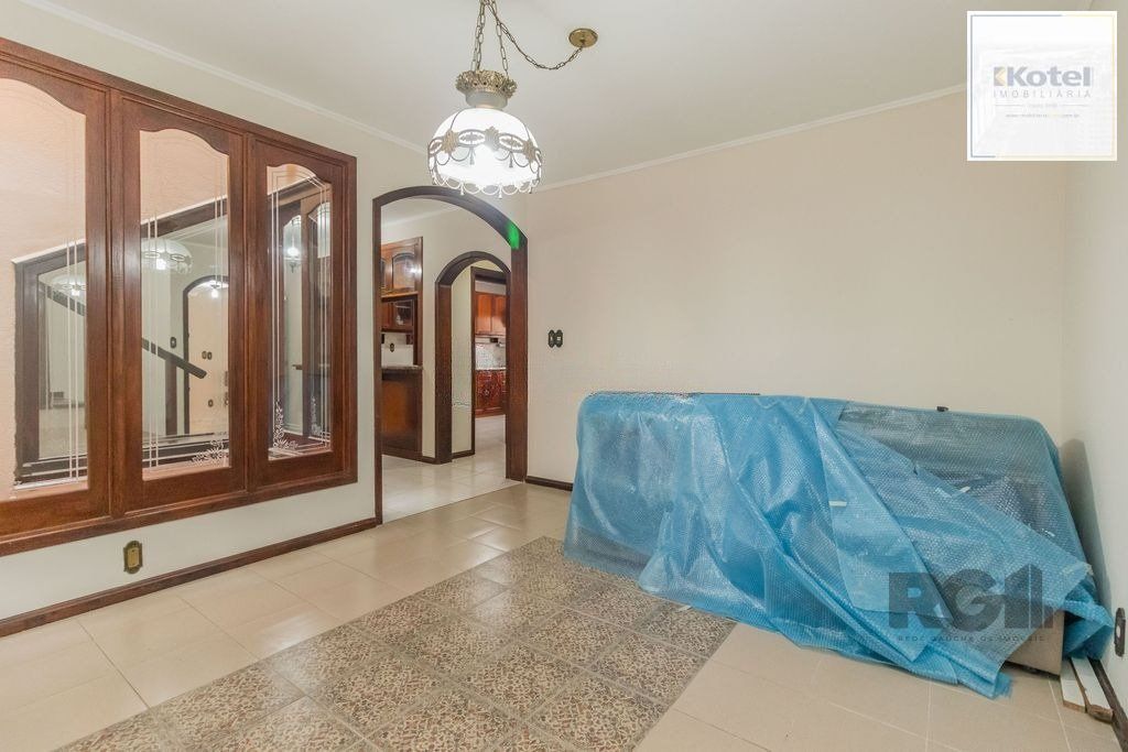 Casa com 287m², 5 dormitórios, piscina, 4 vagas no bairro Jardim Itu