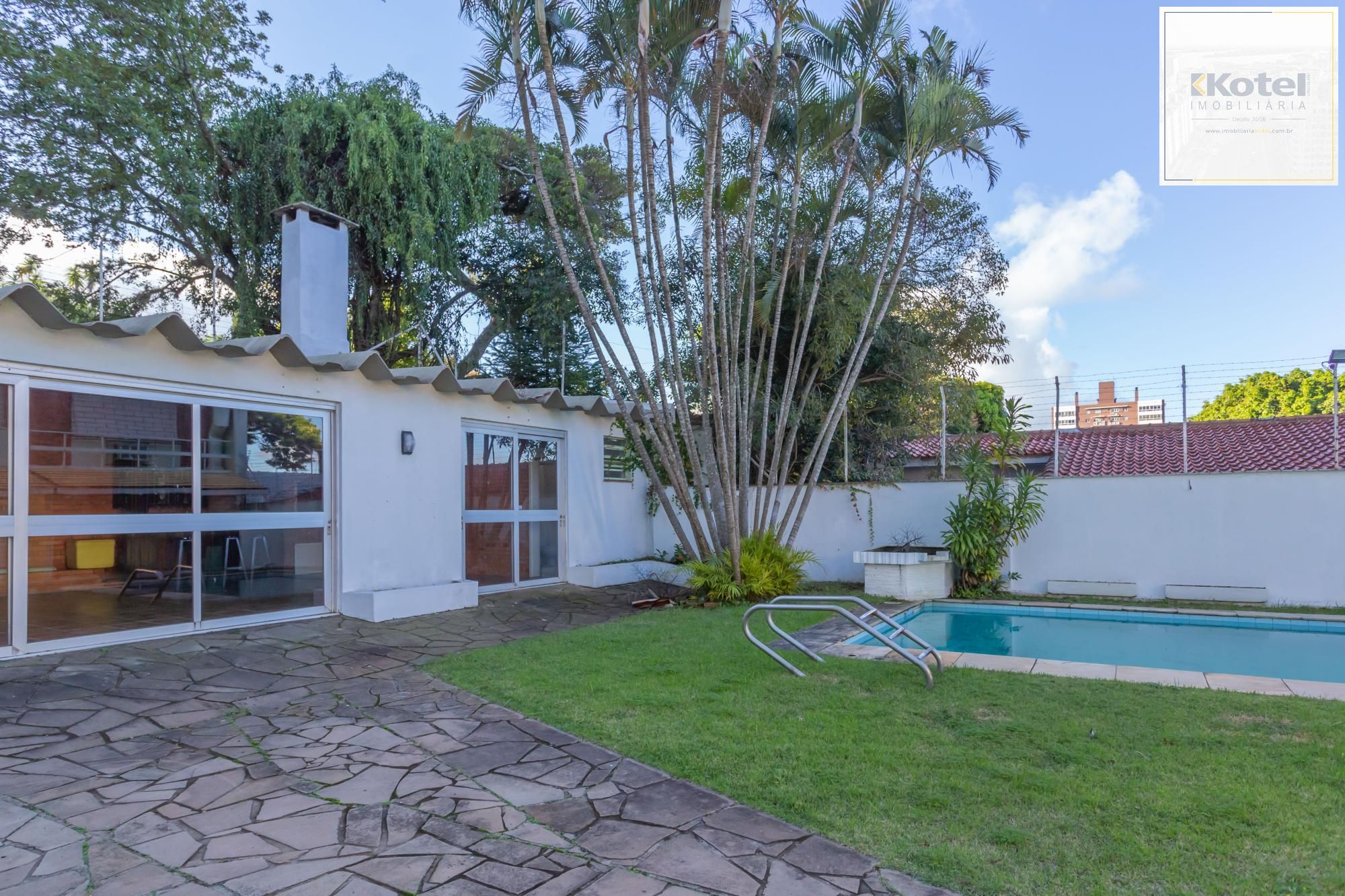 Casa com piscina e patio ampla no bairro Boa Vista, Porto Alegre/RS