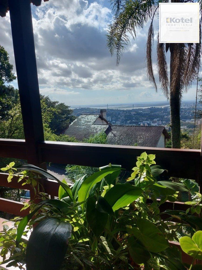 Casa 4 Dormitórios, piscina, bairro Teresópolis — foto 3