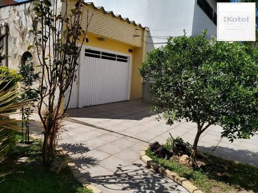 Casa com 4 dormitórios no bairro Passo da Areia