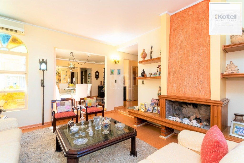 Casa para Venda - 228m², 4 dormitórios, sendo 1 suites, 5 vagas - Teresópolis — foto 3