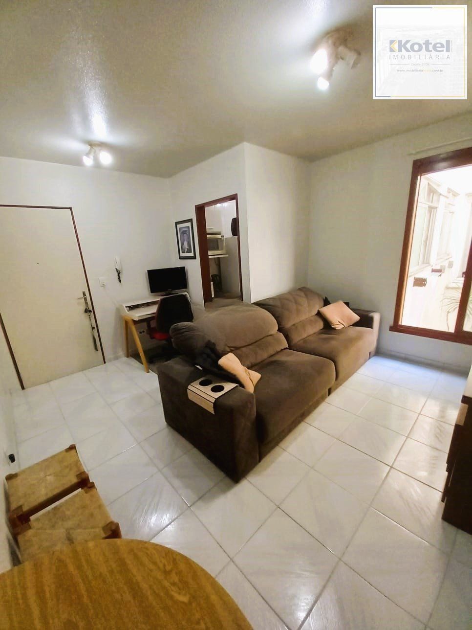 Apartamento de 01 dormitorio com vaga de garagem no bairro Menino Deus-Porto Alegre /RS