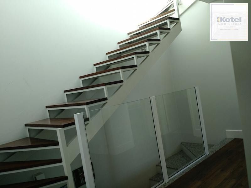 Casa para Venda - 217m², 3 dormitórios, sendo 1 suites, 3 vagas - Teresópolis — foto 4