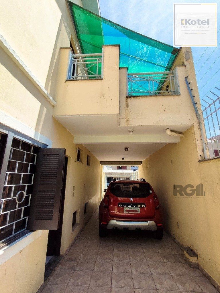 Excelente casa de 230m² com 4 dormitórios e 3 vagas.