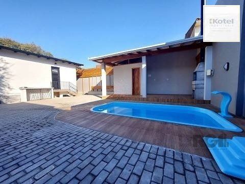 Excelente casa de 85m² com 2 dormitórios, piscina e 6 vagas.