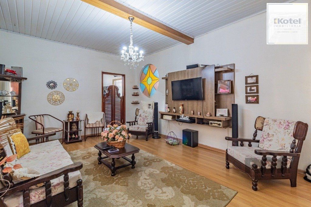 Casa de 3 dormitórios no bairro Santa Maria Goretti