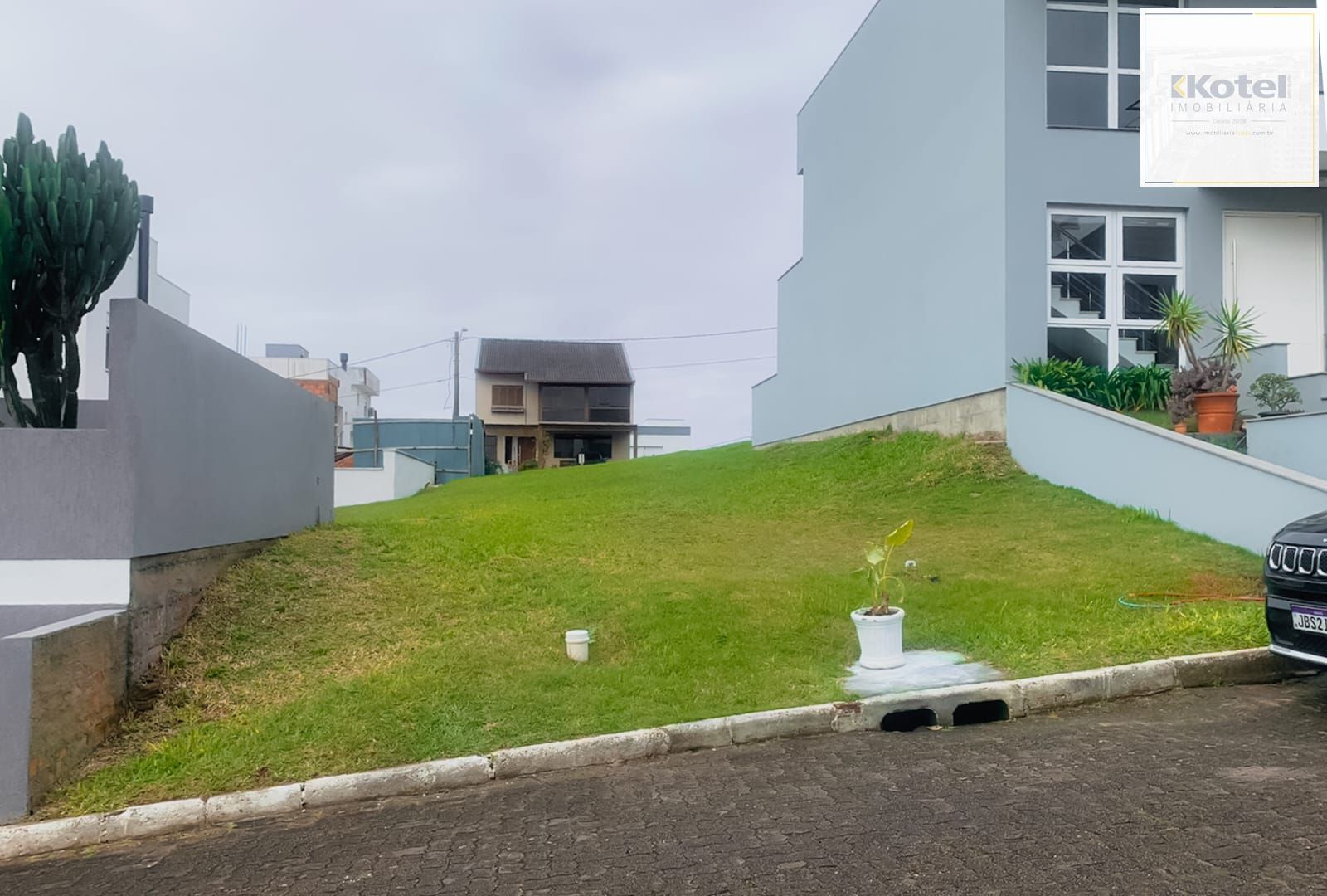 TERRENO NO CONDOMÍNIO RESIDENCIAL CERRO MIRADOR