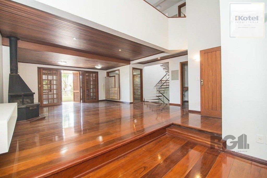 Casa para Venda - 443m², 3 dormitórios, 4 vagas - Alto Petrópolis