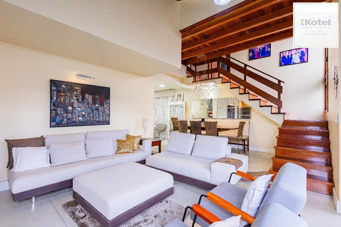 Casa de 4 dormitórios e 208m² à venda no Bairro Jardim Botânico, Porto Alegre.