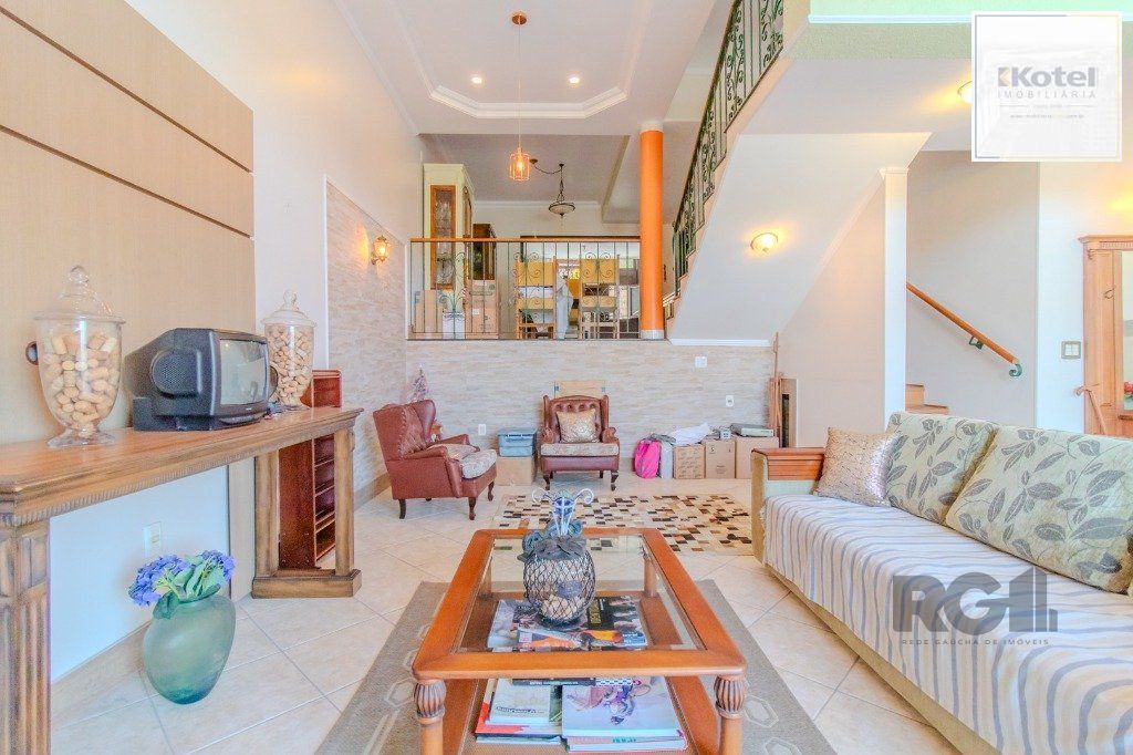 Linda casa de 04 dormitórios com vista livre no Bairro Teresópolis — foto 5