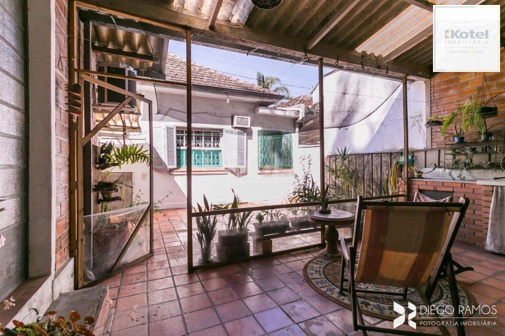 Casa para Venda - 198m², 3 dormitórios, sendo 1 suites, 4 vagas - Petrópolis — foto 5
