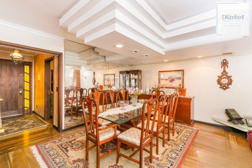 Casa de  333m² com 4 dormitórios, pátio com piscina, espaço gourmet com churrasqueira e 4 vaga de garagem no bairro Passo da Areia
