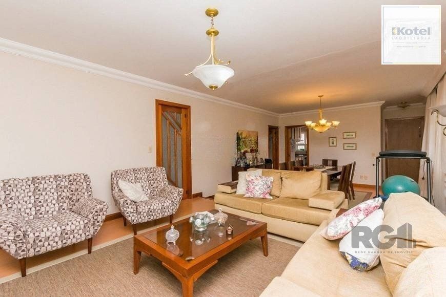 Casa de 380m² - 4 dormitórios, 2 suítes, 4 vagas no bairro Bom Jesus — foto 2