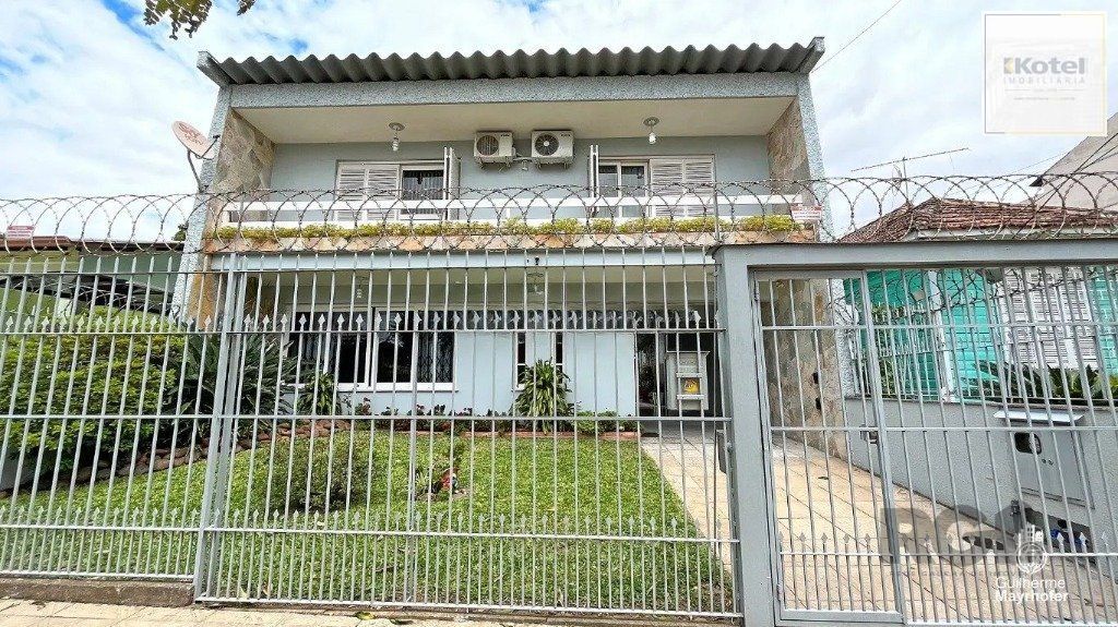 Casa com 3 dormitórios no bairro Jardim Itu, Porto Alegre