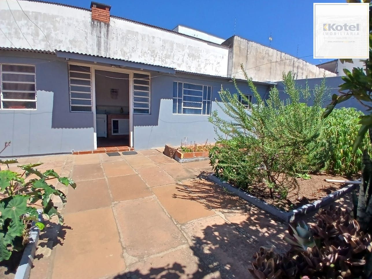Casa com 03 dormitorios e amplo jardim no bairro Santa Tereza /RS — foto 4