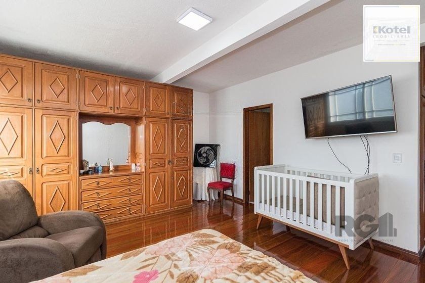 Casa Mista 266m² - 4 dormitórios, 1 suíte, 3 vagas no bairro Parque Santa Fé