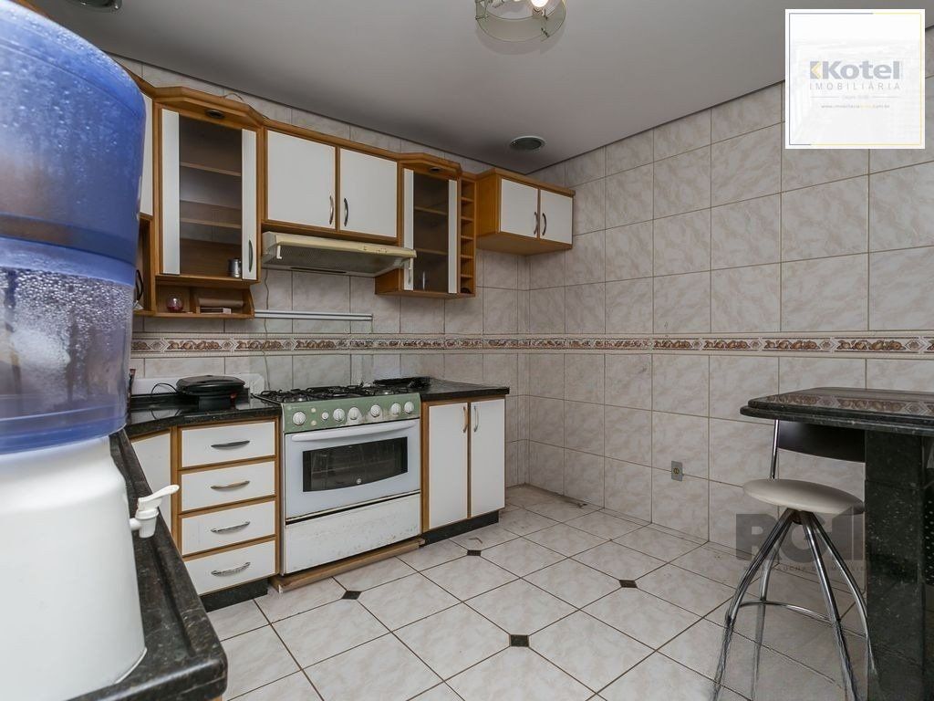 Casa de 3 dormitórios,  no bairro Campo Novo