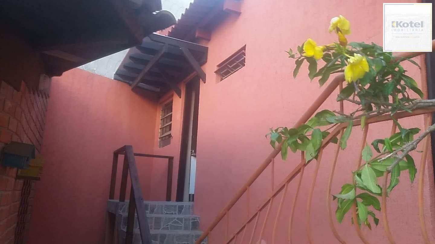 Casa à venda com piscina no bairro Glória, Zona Sul de Porto Alegre – 207m² construídos, pátio amplo e excelente potencial residencial — foto 5