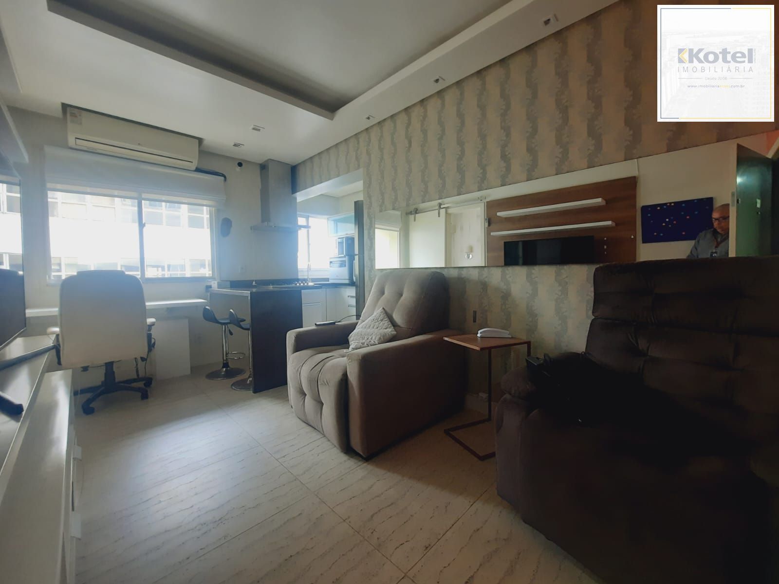 Apartamento mobiliado no Residence Suite Service em Porto Alegre, RS.