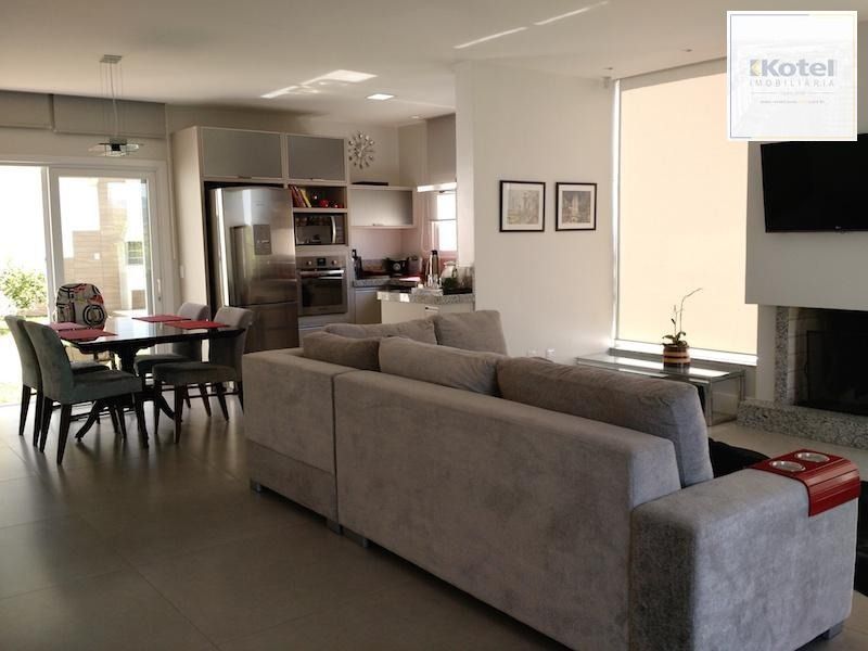 Casa para Venda - 217m², 3 dormitórios, sendo 1 suites, 3 vagas - Teresópolis — foto 2
