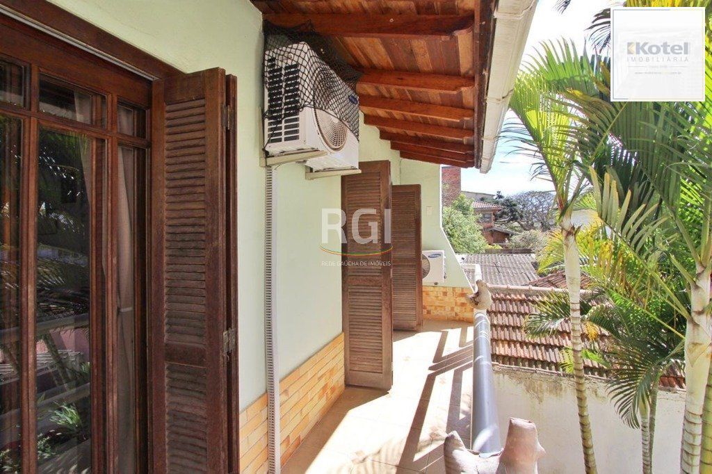 Casa para Venda - 260m², 5 dormitórios, sendo 2 suites, 4 vagas - Teresópolis — foto 3