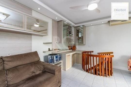 EXCELENTE COBERTURA COM 2 DORMITÓRIOS, PISCINA E 1 VAGA DE GARAGEM.