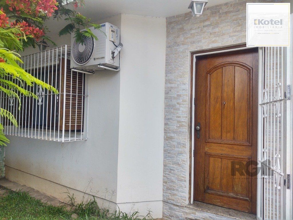 Casa de 2 dormitórios no bairro Passo das Pedras