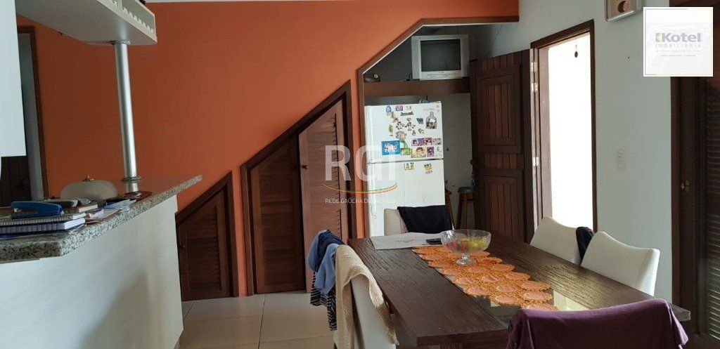 Casa para Venda - 300m², 4 dormitórios, sendo 2 suites, 4 vagas - Medianeira — foto 3
