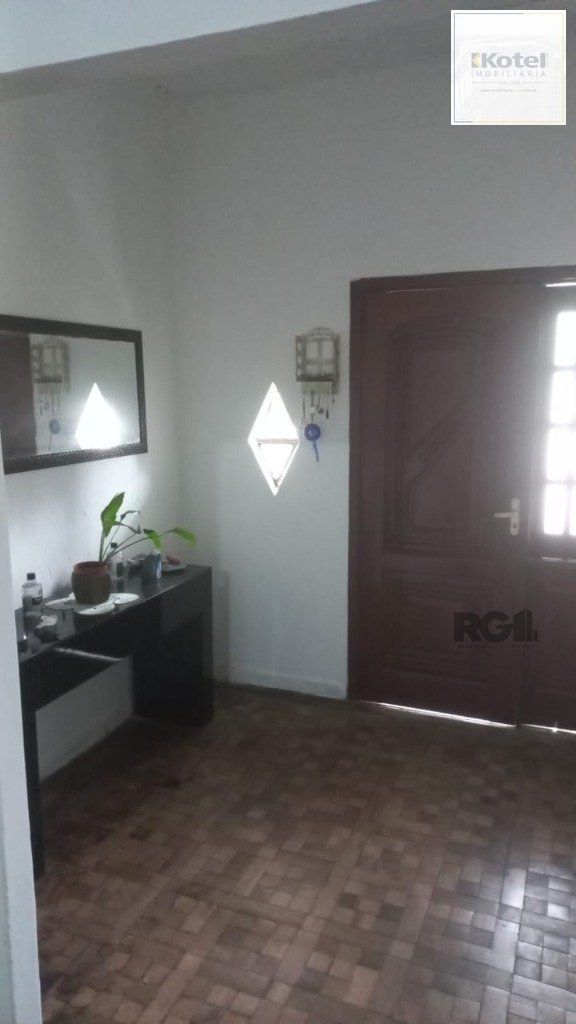 Ampla casa de 180m² com 2 dormitórios e churrasqueira. — foto 3