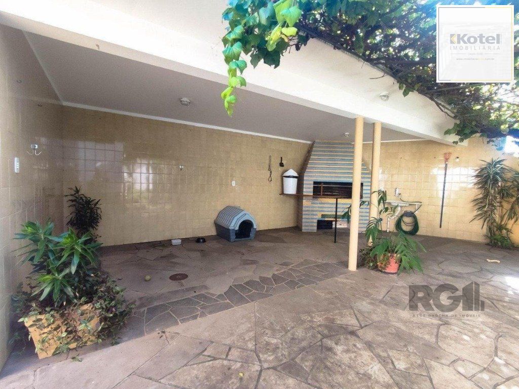 Excelente casa de 290m² com 4 dormitórios e 4 vagas