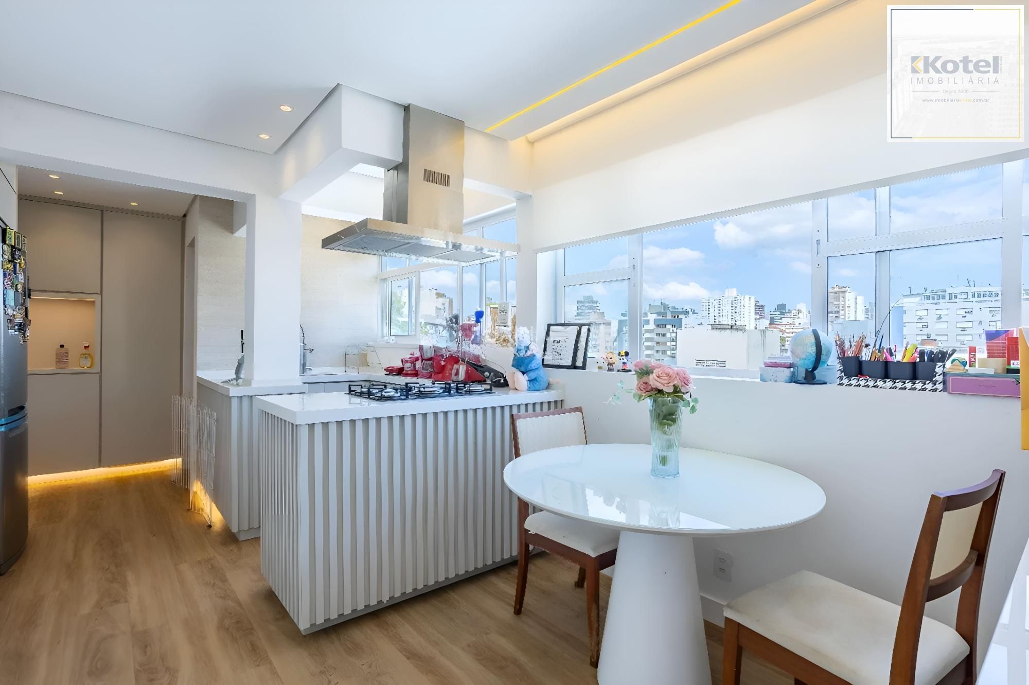 Apartamento de 3 dormitorios, à venda em Petrópolis, Porto Alegre.