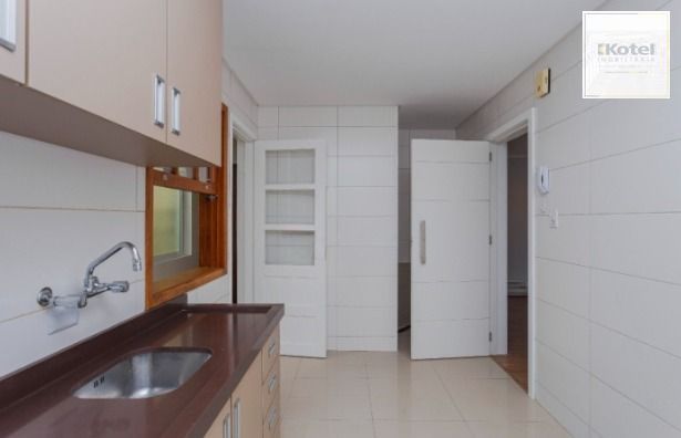 Apartamento com 3 quartos, 1 vaga no bairro Menino Deus