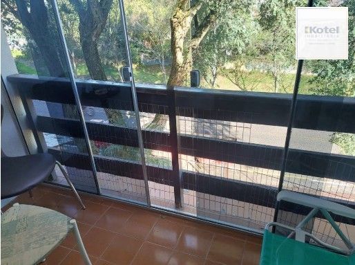 Apartamento de 2 dormitórios com sacada e 1 vaga de garagem no bairro Medianeira. — foto 2