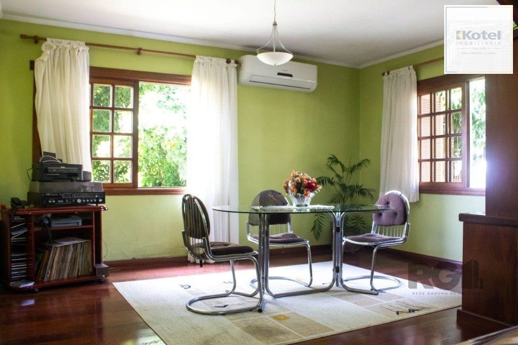 Casa 298m² - 4 dormitórios, 3 vagas na Zona Norte