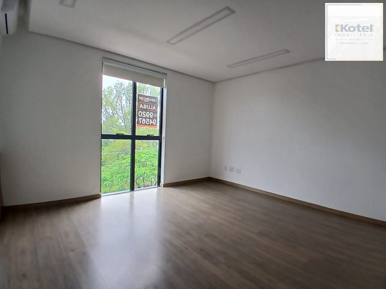 Sala Comercial à venda, 21m², São João - Porto Alegre — foto 2