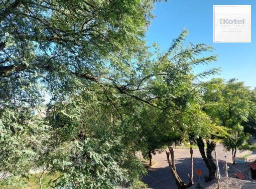 Apartamento de 2 dormitórios com sacada e 1 vaga de garagem no bairro Medianeira. — foto 3