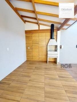 Excelente casa de 85m² com 2 dormitórios, piscina e 6 vagas.