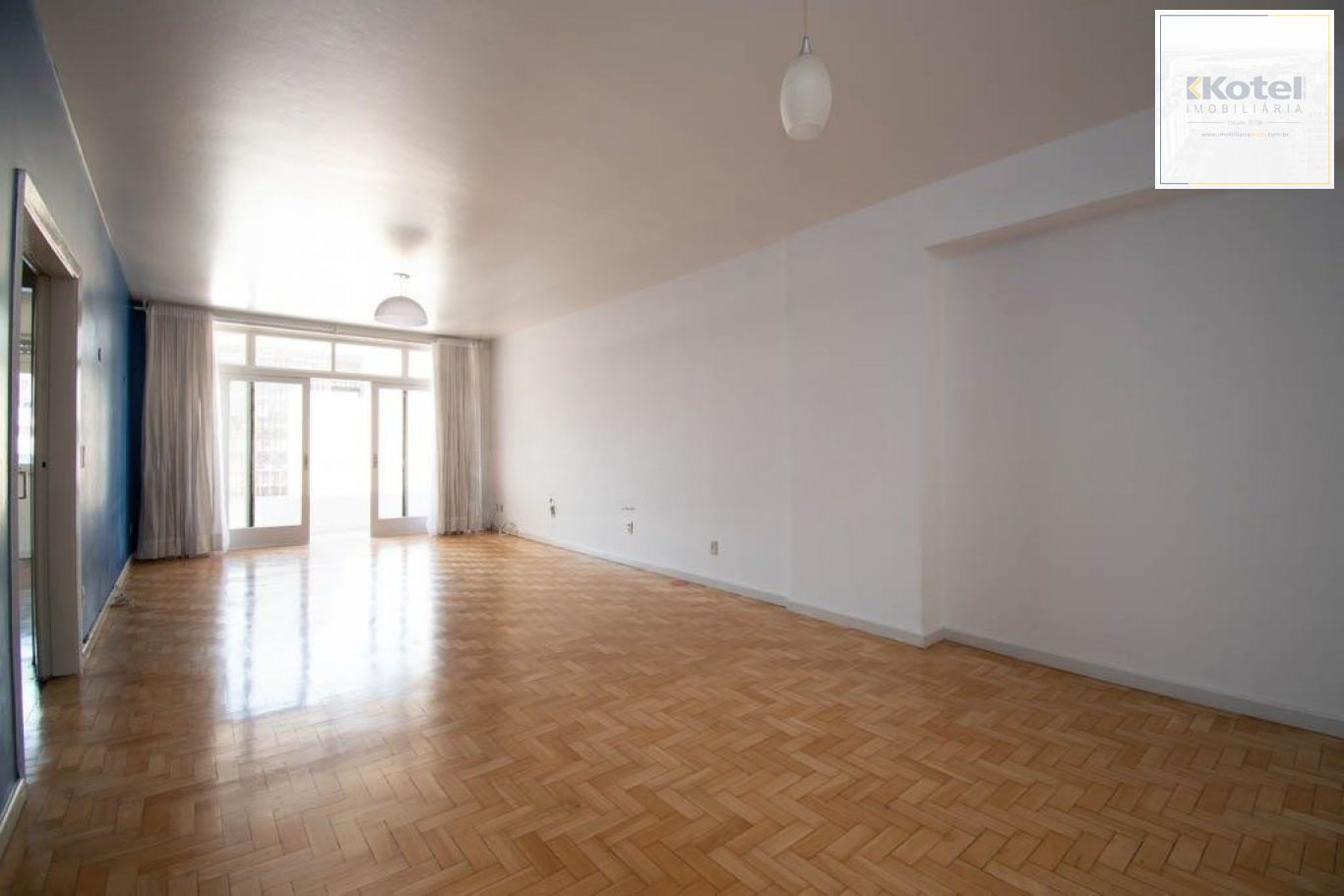 Apartamento de 3 dormitórios à venda no Bairro Centro Histórico, Porto Alegre.