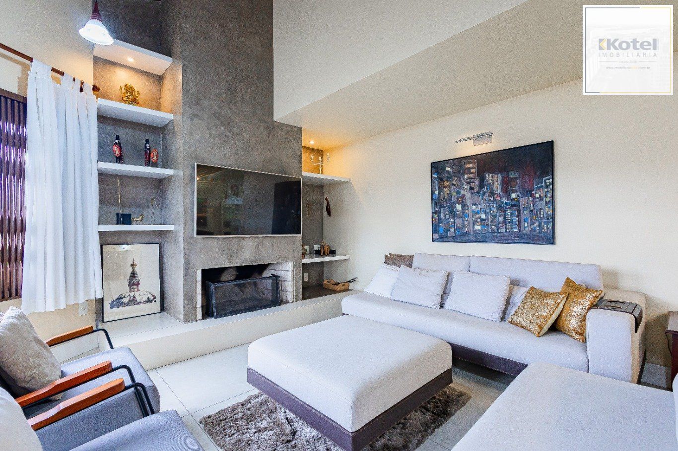 Casa de 4 dormitórios e 208m² à venda no Bairro Jardim Botânico, Porto Alegre.