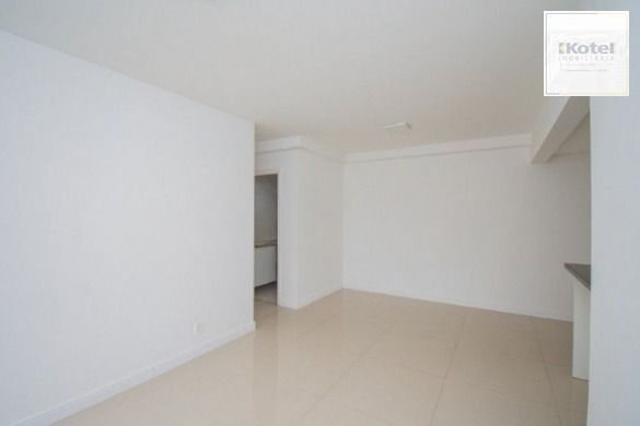 Apartamento com 3 quartos e 75m² à venda em Jardim Carvalho, Porto Alegre. — foto 2
