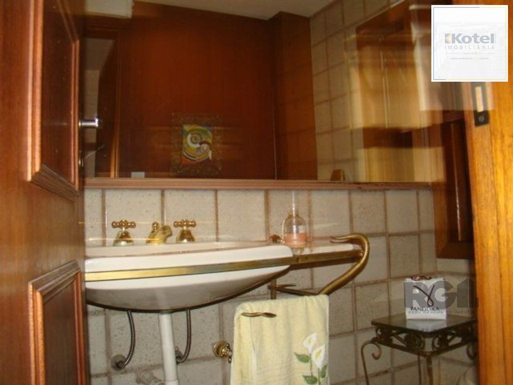 Casa de 370m² - 4 dormitórios, 2 suítes e 4 vagas de garagem no bairro Espírito Santo — foto 4