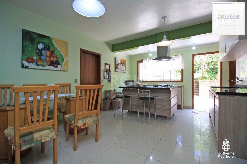 Casa para Venda - 240m², 4 dormitórios, sendo 3 suites, 6 vagas - Jardim Sabará