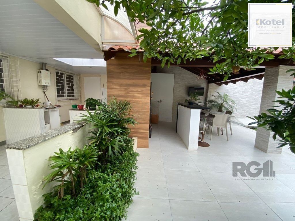 Casa de 5 dormitórios, bairro Jardim Floresta