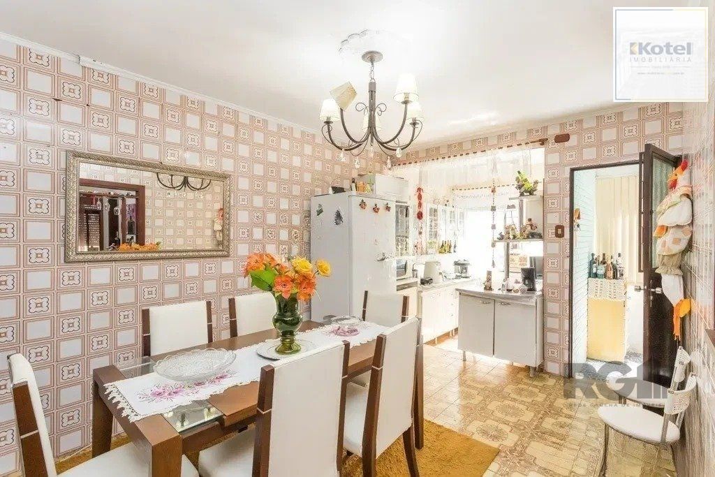 Casa de 3 dormitórios no bairro Jardim Carvalho