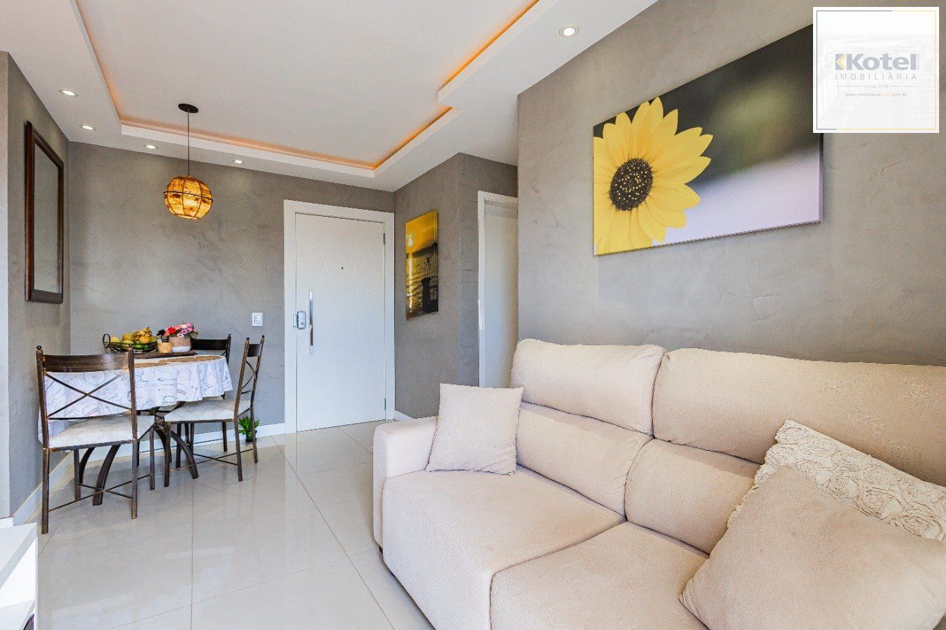 Apartamento de 2 dormitórios à venda em São Sebastião, Porto Alegre.