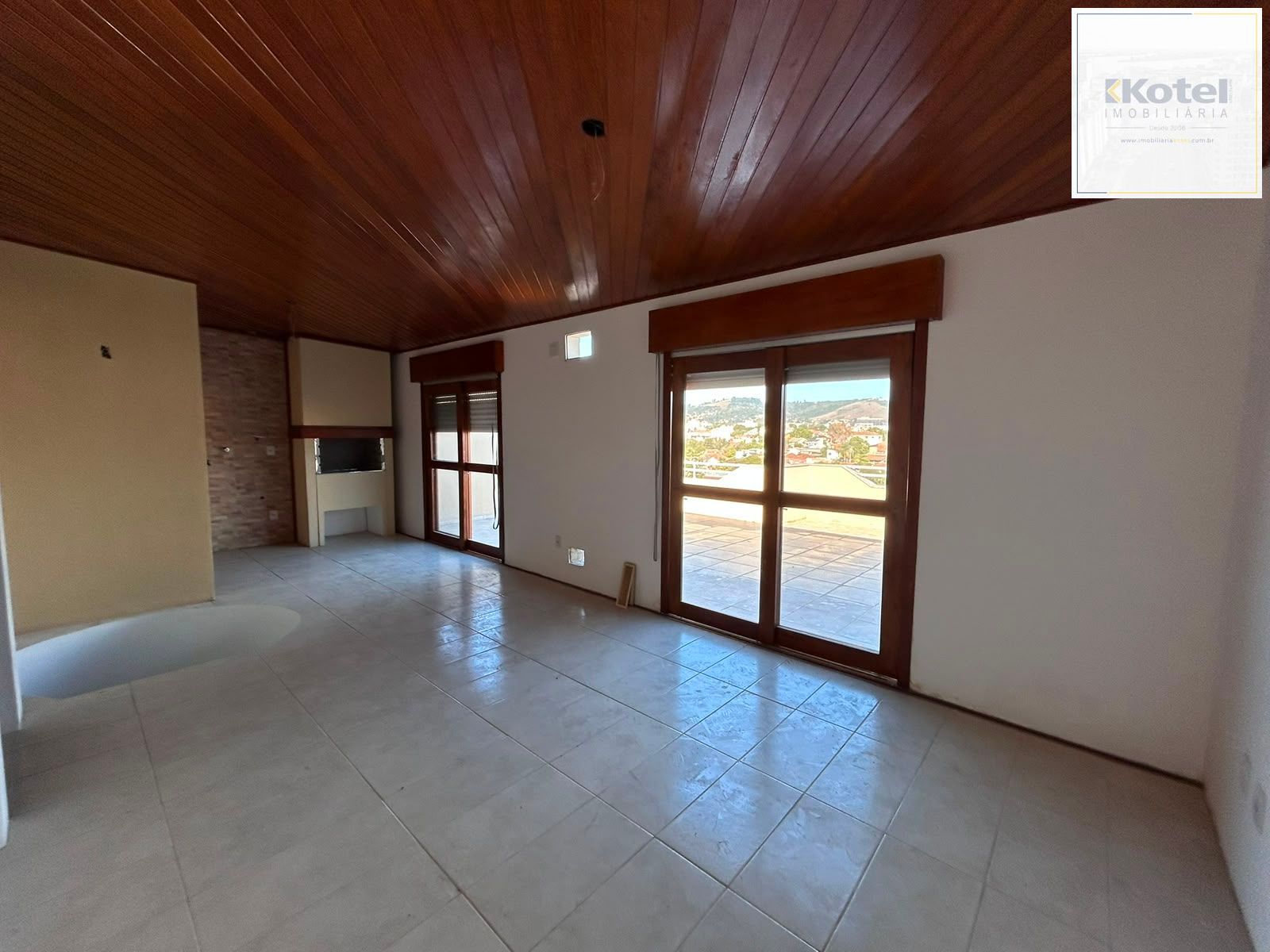 Apartamento 2 dormitórios no bairro Medianeira em Porto Alegre para Alugar