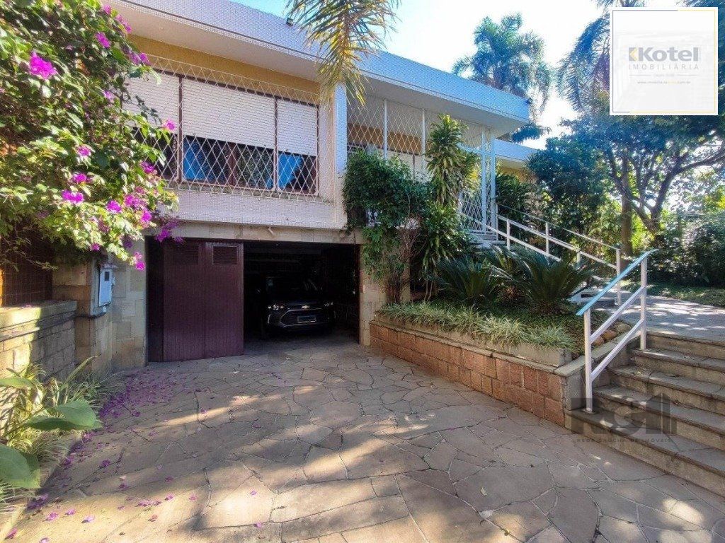 Excelente casa de 290m² com 4 dormitórios e 4 vagas