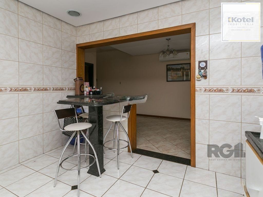 Casa de 3 dormitórios,  no bairro Campo Novo