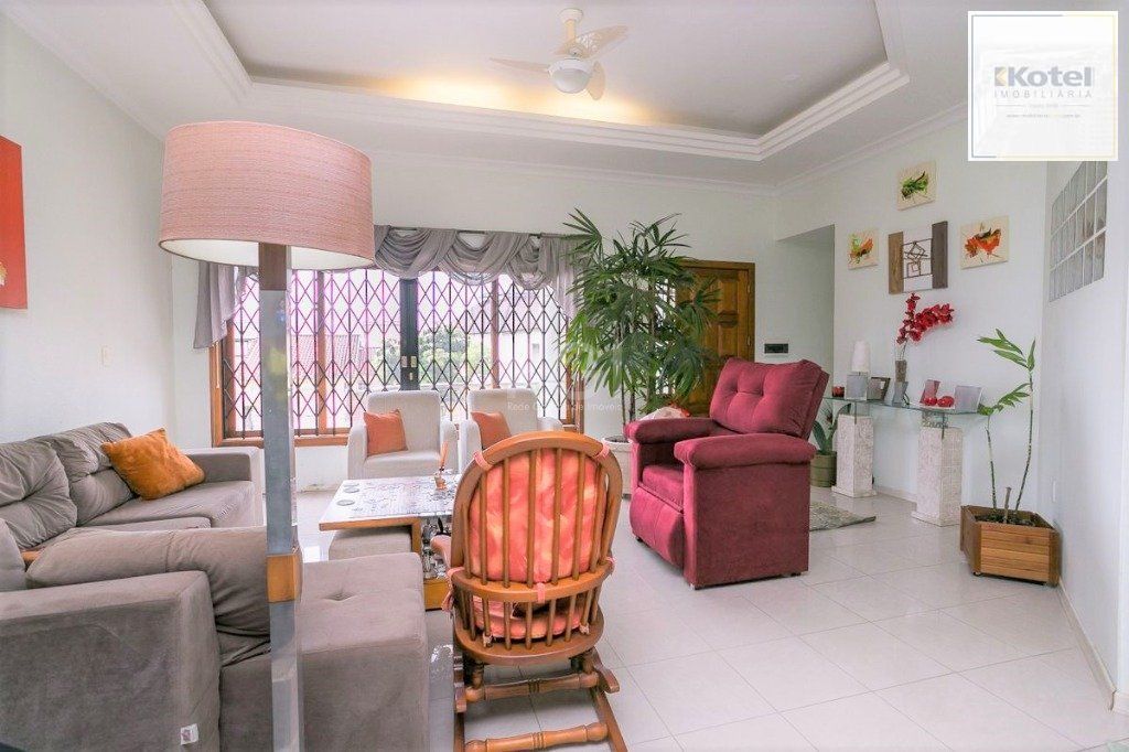 Casa para Venda - 279m², 3 dormitórios, sendo 1 suites, 4 vagas - Teresópolis — foto 4