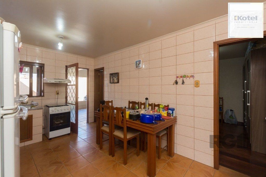 Casa de 4 quartos com 265m², no bairro Cavalhada — foto 4
